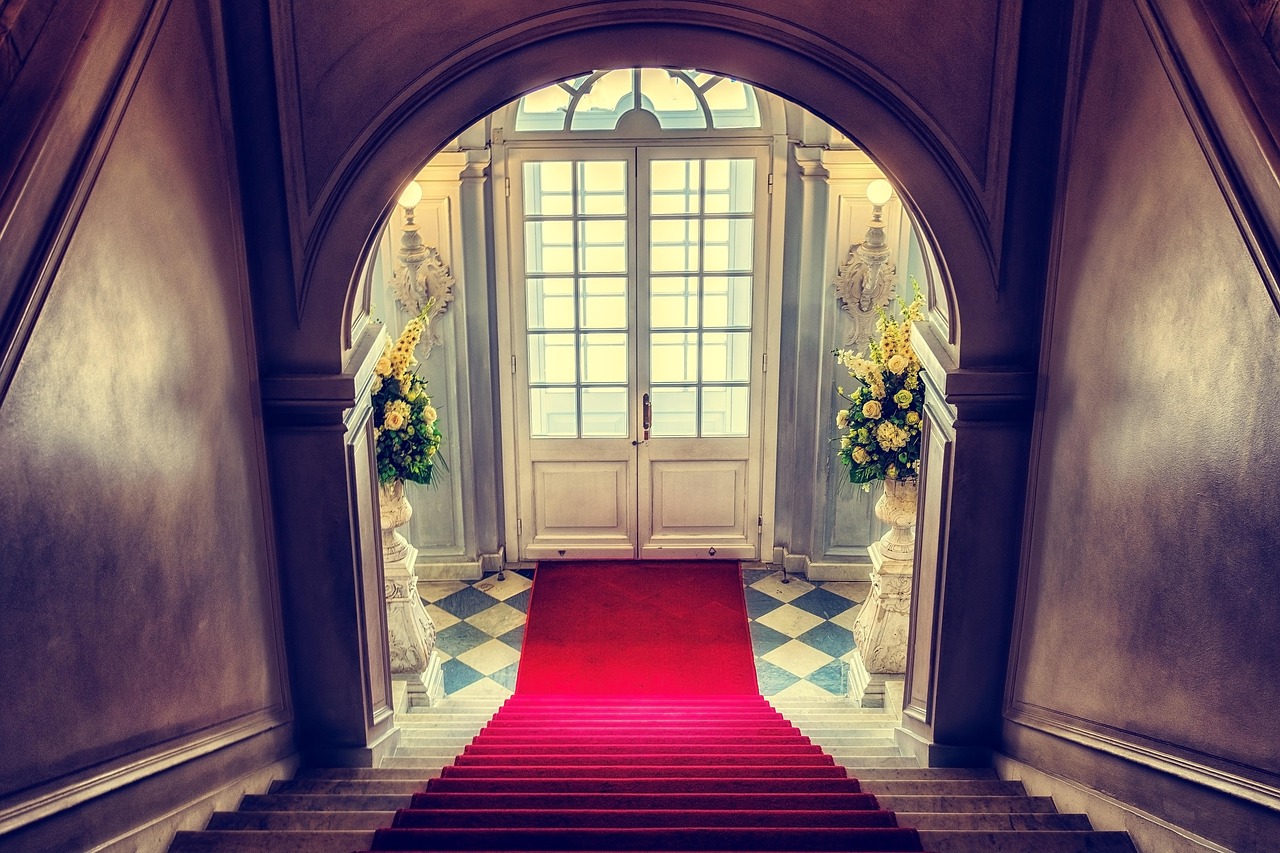 Herfstinterieur met milieuvriendelijk tapijtdesign.