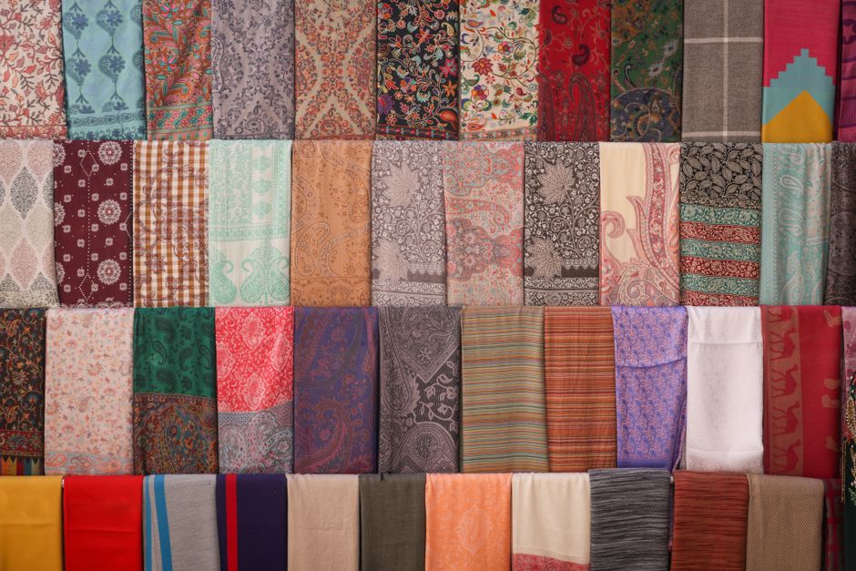 Stoffen met complexe paisley ontwerpen. Stoffen met complexe paisley ontwerpen.